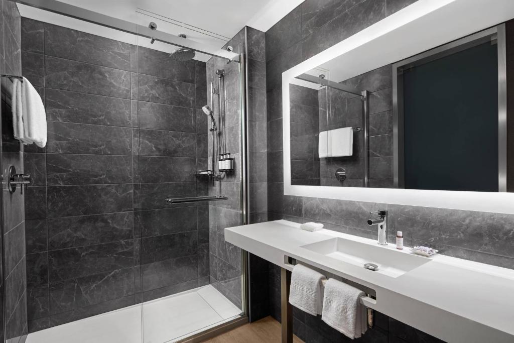 Church Street Orlando Ac Hotel Bathroom