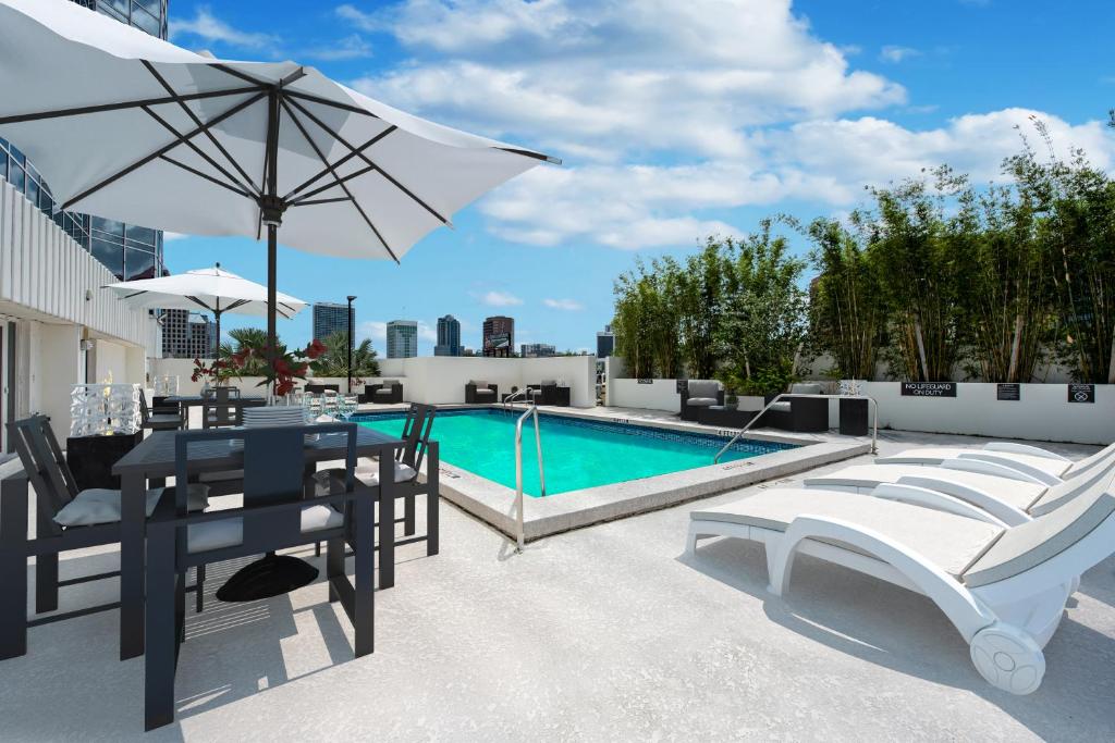 Church Street Orlando Marriott Pool